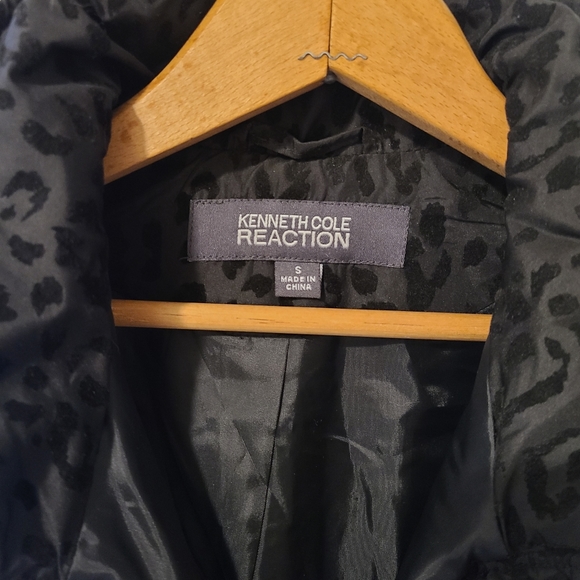 Kenneth Cole Leopard Puffer Vest Size Small - Picture 4 of 4